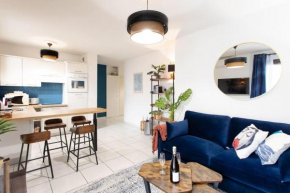 C16 - 2 BDR Rue Antibes 4 min Palais Festivals - AC & Terrace
